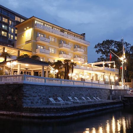 Holiday Hotel Yachtsport Resort Lago Maggiore 브리사고 외부 사진