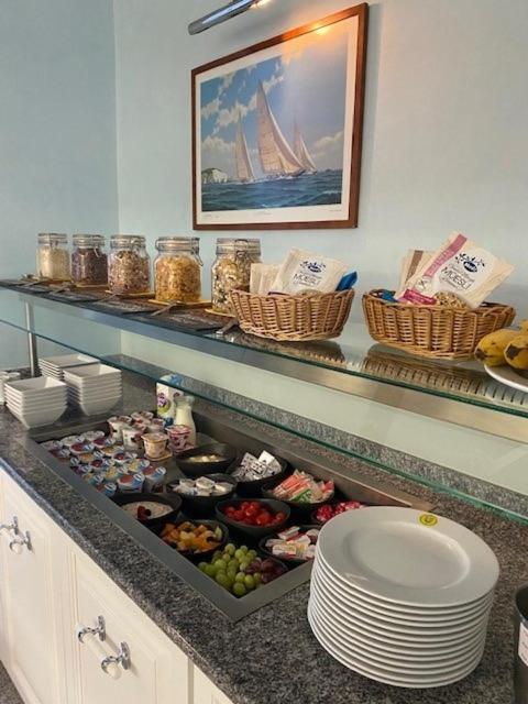 Holiday Hotel Yachtsport Resort Lago Maggiore 브리사고 외부 사진
