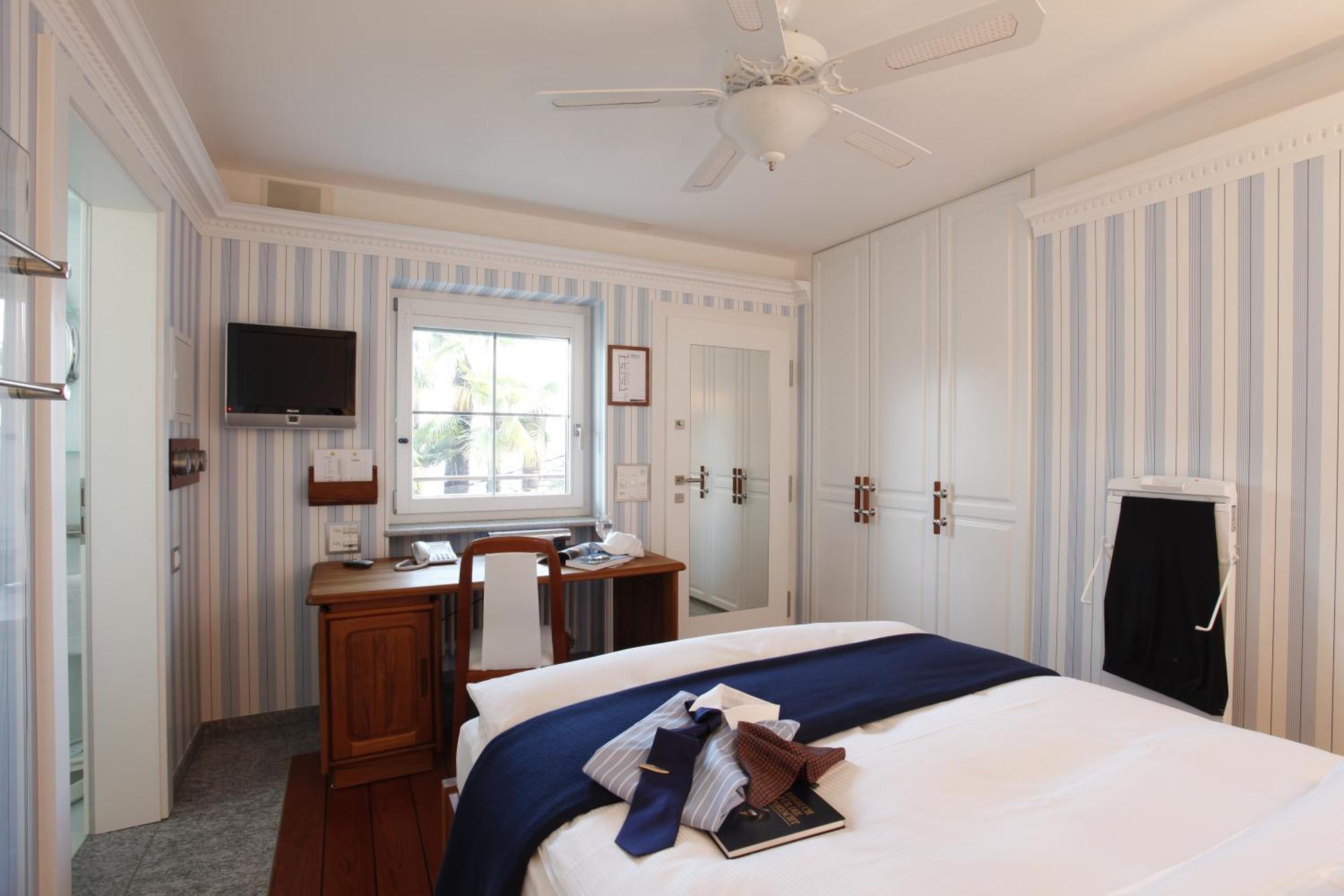 Holiday Hotel Yachtsport Resort Lago Maggiore 브리사고 외부 사진