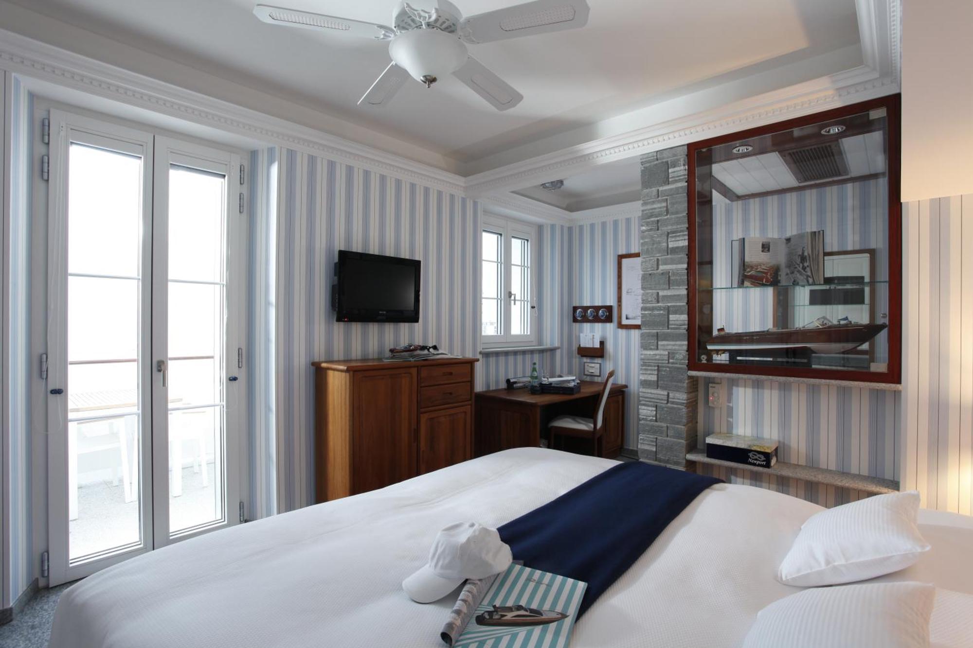 Holiday Hotel Yachtsport Resort Lago Maggiore 브리사고 외부 사진