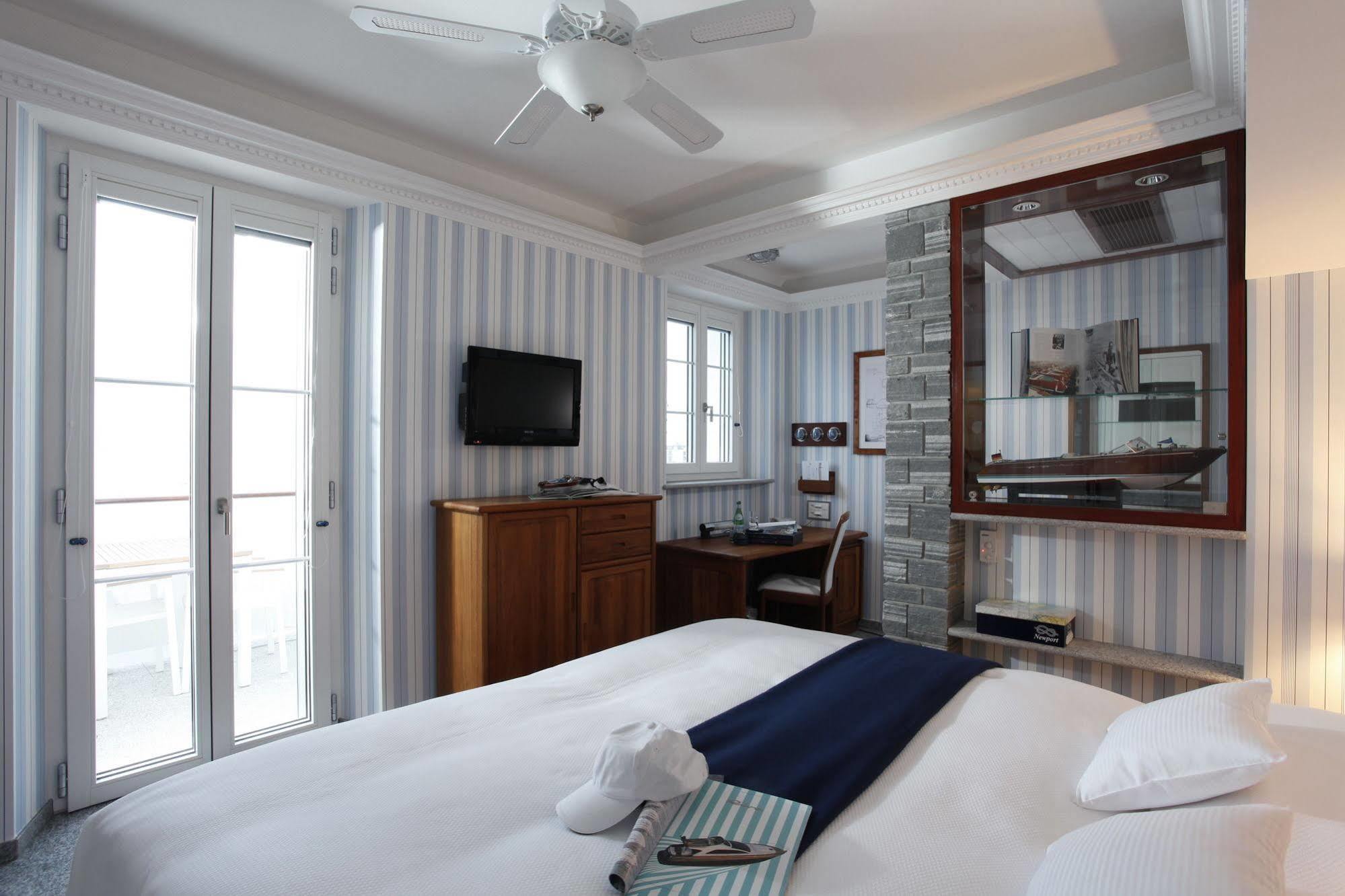 Holiday Hotel Yachtsport Resort Lago Maggiore 브리사고 외부 사진