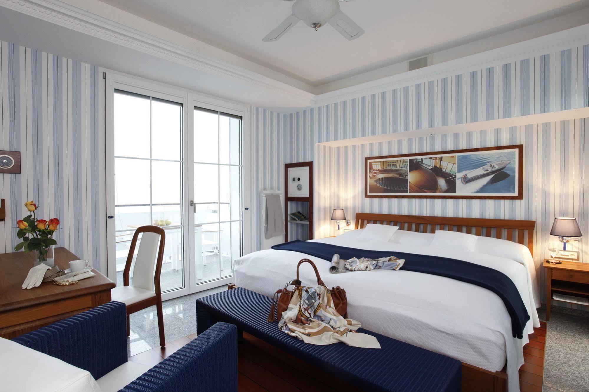 Holiday Hotel Yachtsport Resort Lago Maggiore 브리사고 외부 사진