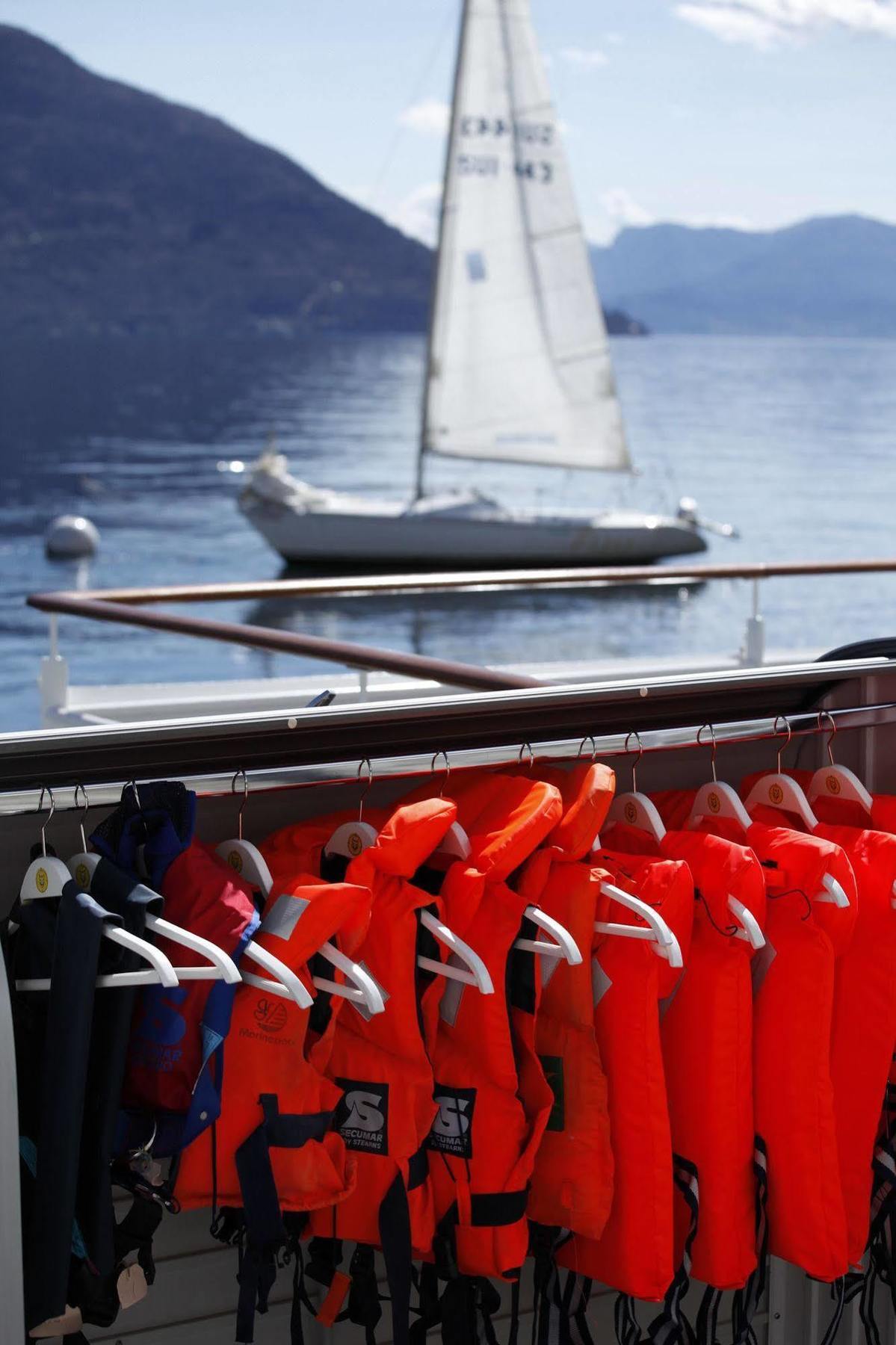 Holiday Hotel Yachtsport Resort Lago Maggiore 브리사고 외부 사진