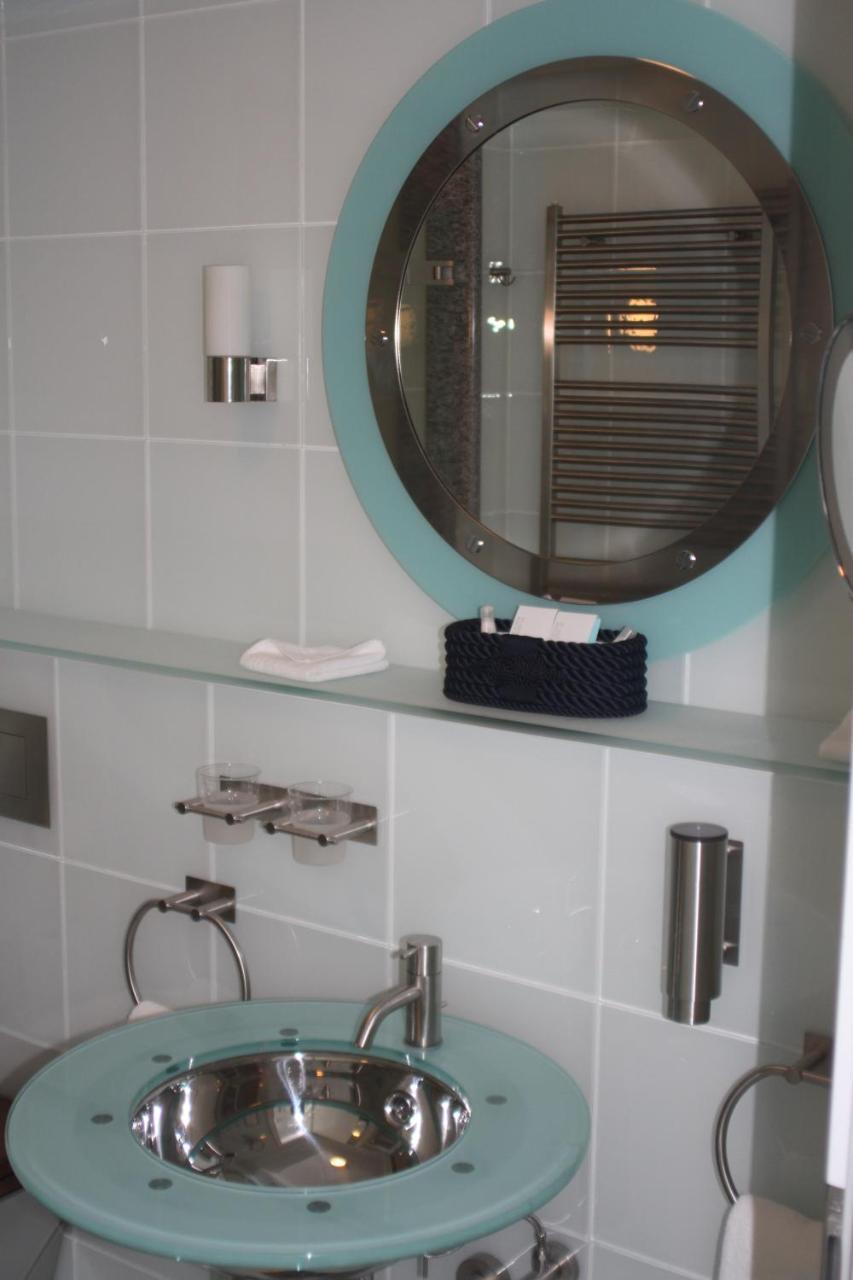 Holiday Hotel Yachtsport Resort Lago Maggiore 브리사고 외부 사진